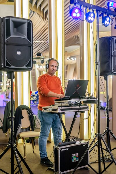DJ MC Cristian Niculici. Furnizor de divertisment pentru evenimentul tau
