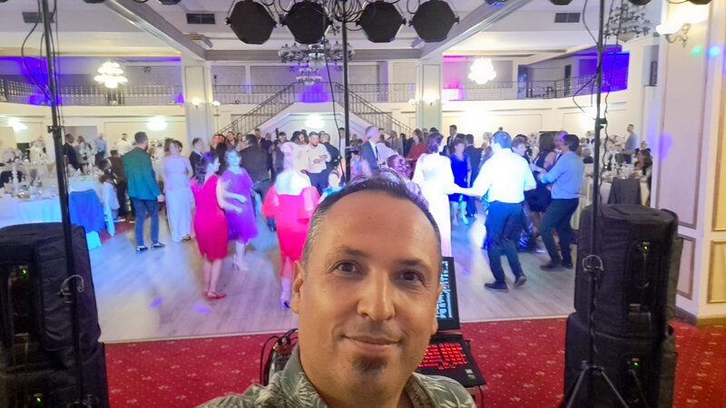 DJ MC Cristian Niculici. Furnizor de divertisment pentru evenimentul tau