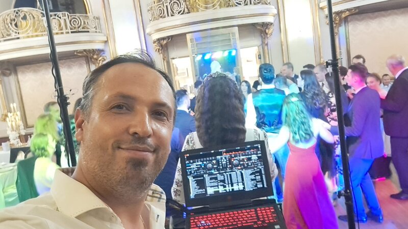 DJ MC Cristian Niculici. Furnizor de divertisment pentru evenimentul tau